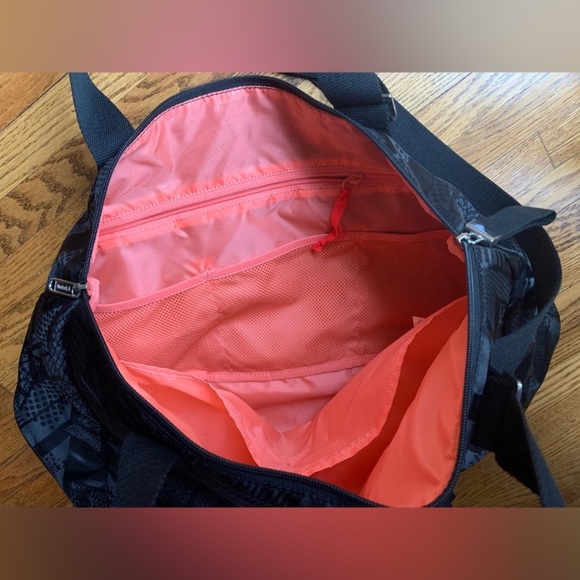 REEBOK DUFFLE/ YOGA BAG new - Picture 7 of 9